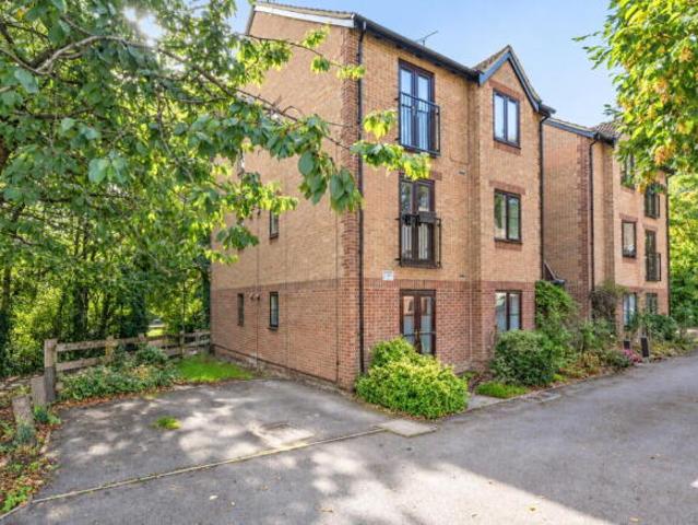 Flat for sale in Basingstoke, Basingstoke and Deane