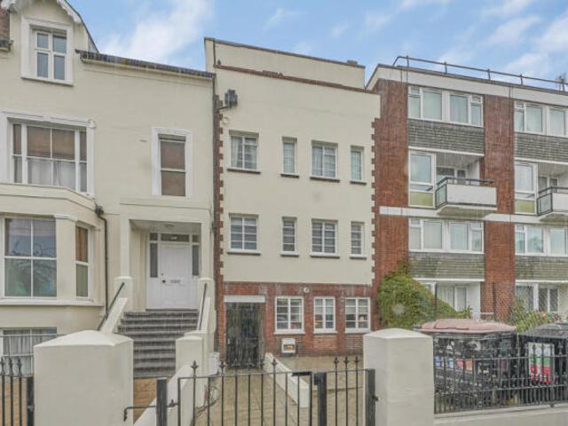 Flat for sale in Cat Hill