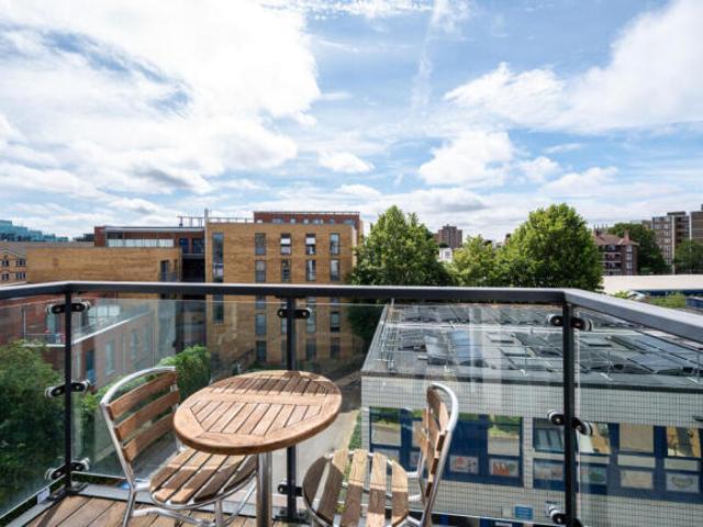 Flat for sale in Elephant and Castle, Greater London