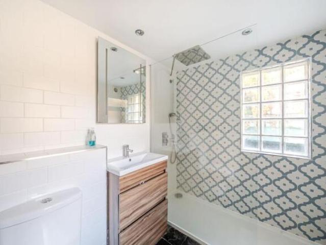 Flat for sale in Cat Hill