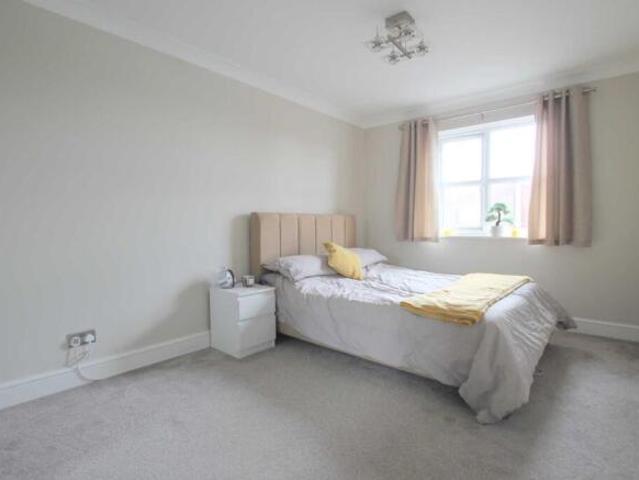 Flat for sale in North Watford, Hertfordshire