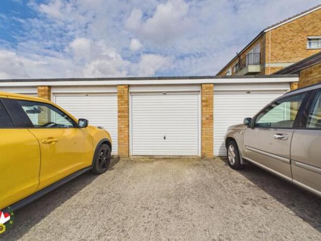Flat for sale in Gloucester, Gloucestershire