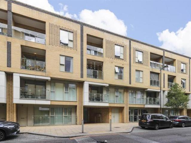 Flat for sale in Cambridge, Cambridgeshire and Peterborough
