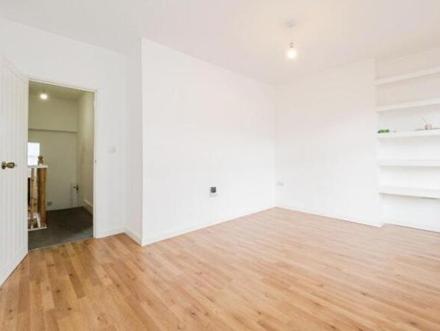 Flat for sale in Forest Gate, Greater London