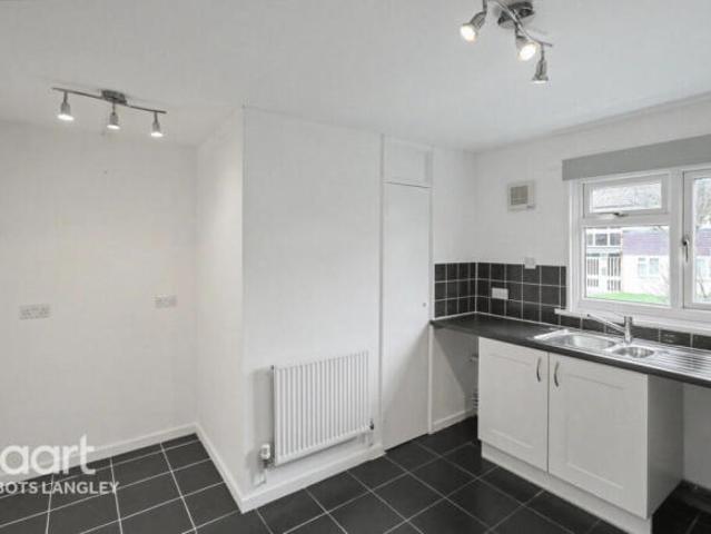 Flat for sale in Kingswood, North Watford