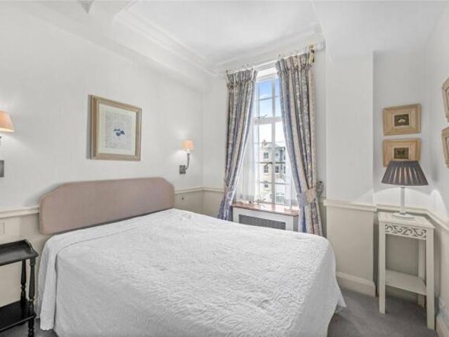 Flat for sale in Cat Hill
