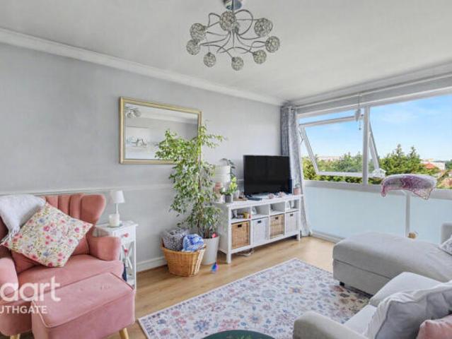 Flat for sale in Enfield, Greater London