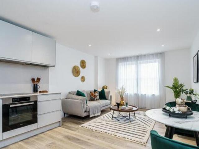 House for sale in Hatching Green, Five Acres