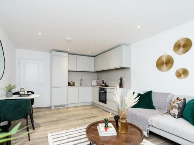 House for sale in Hatching Green, Five Acres