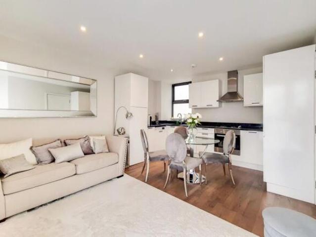 Flat for sale in Cat Hill