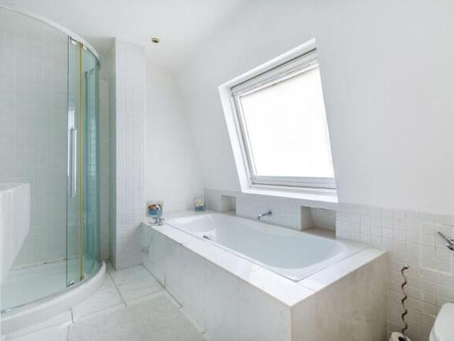 Flat for sale in Kensal Town, Bayswater