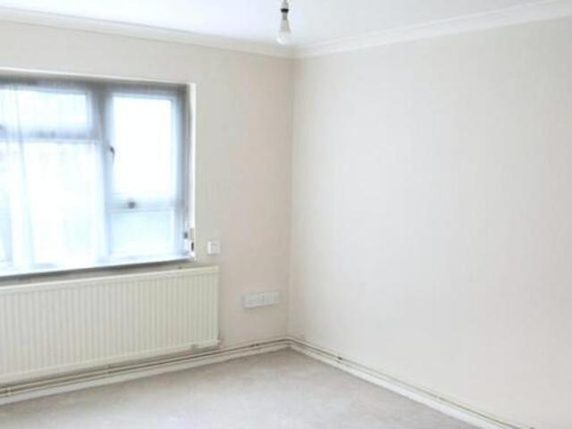 House for sale in Grovehill, Pouchen End