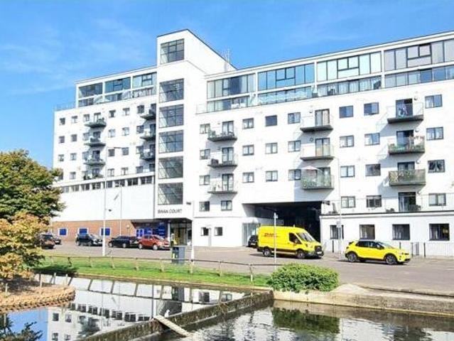 House for sale in The Image, Pouchen End