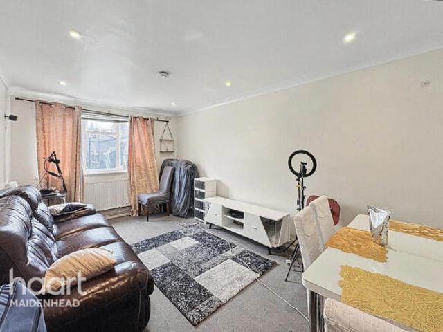 Flat for sale in Slough