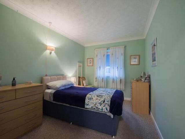 Flat for sale in Osney, The Slade
