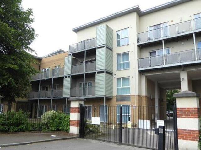House for sale in London Borough of Hounslow, Feltham