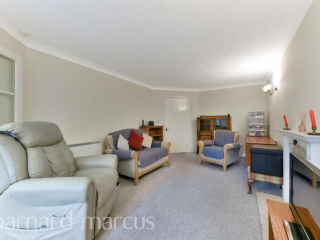 Flat for sale in London Borough of Hounslow, Feltham