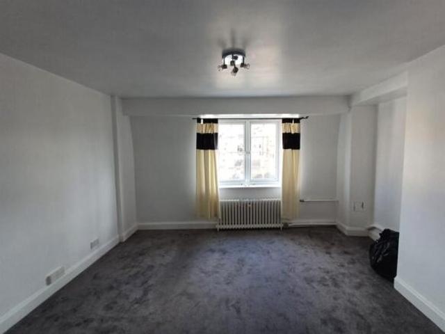 Flat for sale in Ripley, Guildford