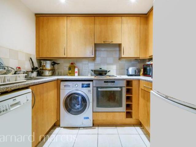 Flat for sale in London Borough of Hounslow, Greater London
