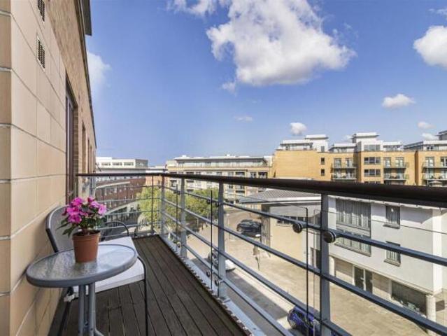 Flat for sale in Arbury, Cambridgeshire