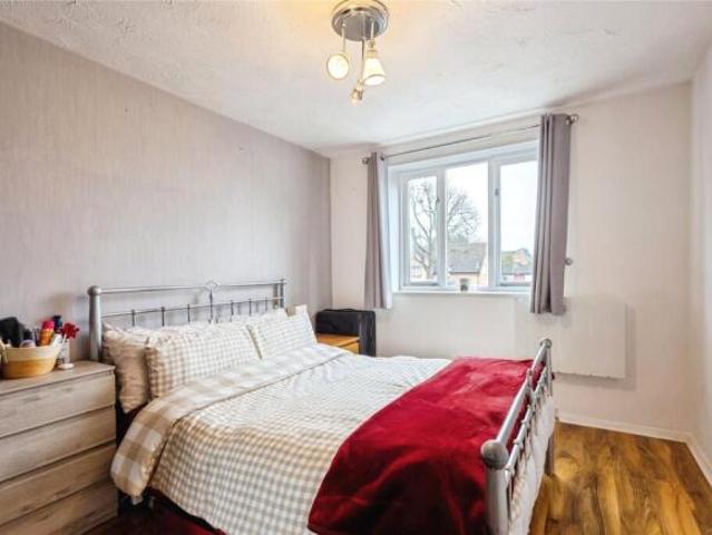 Flat for sale in Northampton, West Northamptonshire