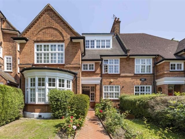 Flat for sale in Hampstead