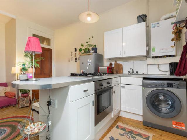 Flat for sale in Cathcart, Scotland