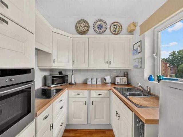 Flat for sale in Cat Hill, England