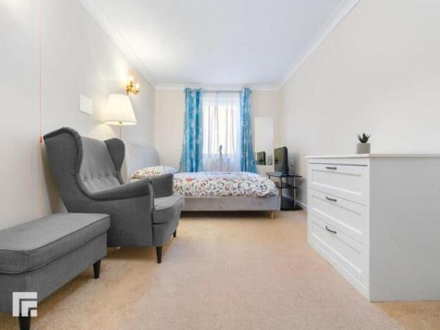 Flat for sale in Llanishen, Wales
