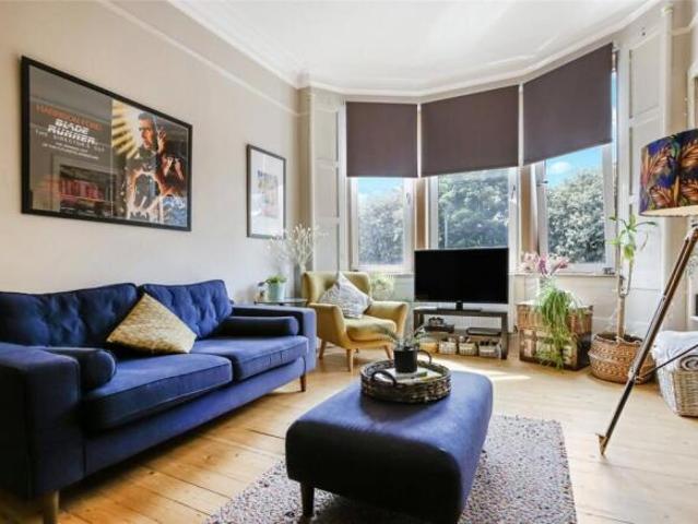 Flat for sale in Hillhead, Scotland