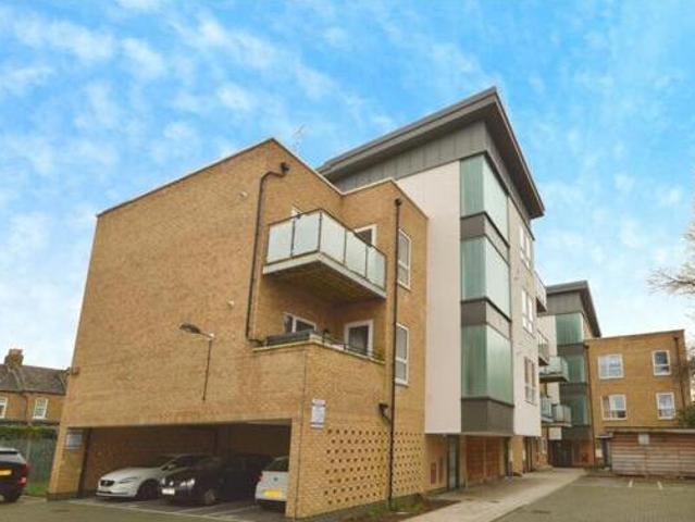 House for sale in Greater London