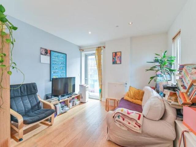 Flat for sale in Woolwich, Greater London