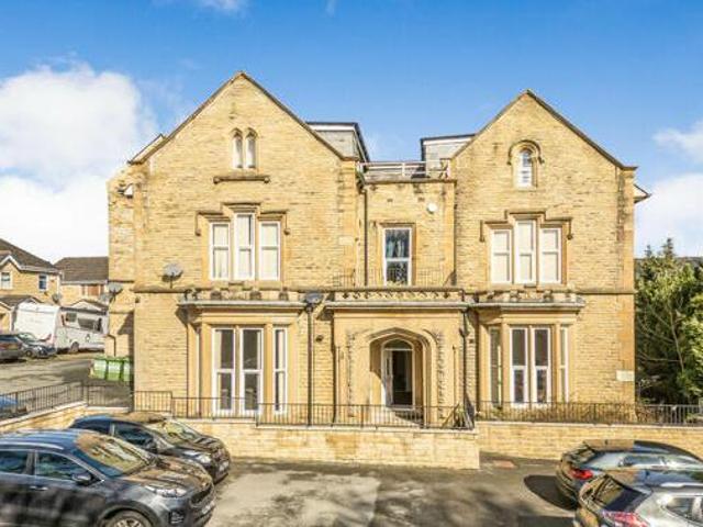 House for sale in Huddersfield, West Yorkshire