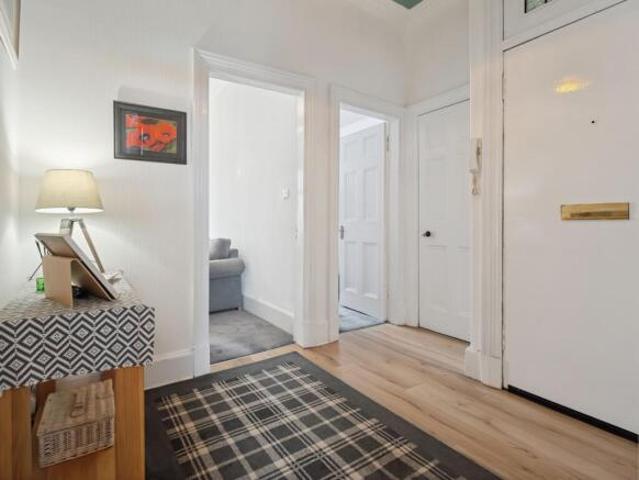 Flat for sale in Hyndland, Scotland