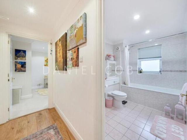 Flat for sale in South Lane, West Yorkshire