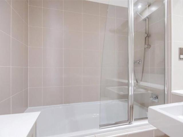 Flat for sale in Merchant City, Scotland