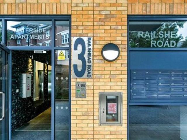 House for sale in Isleworth, Greater London