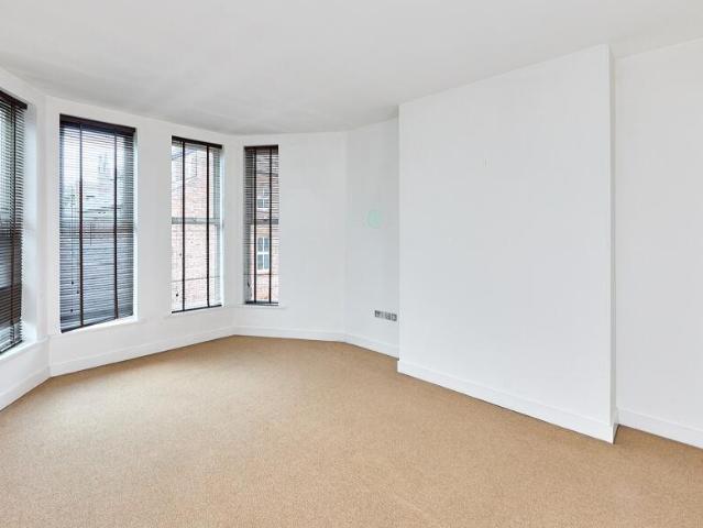 Flat for sale in Calderstones