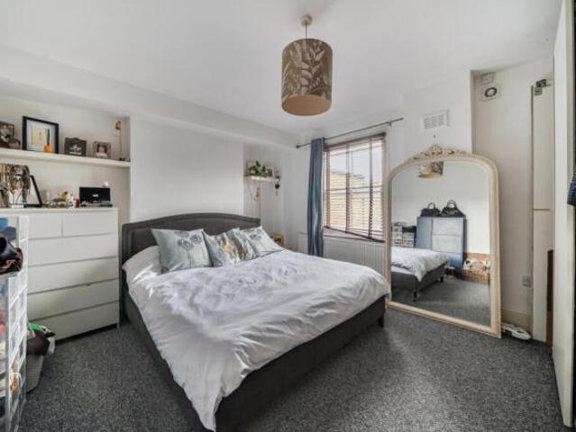 Flat for sale in Nunhead, Greater London