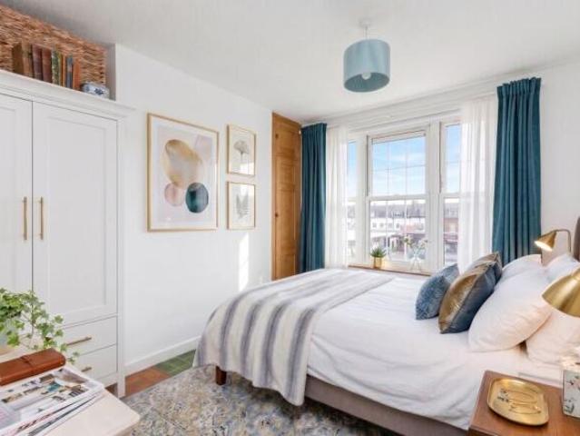 Flat for sale in London Borough of Wandsworth, Greater London