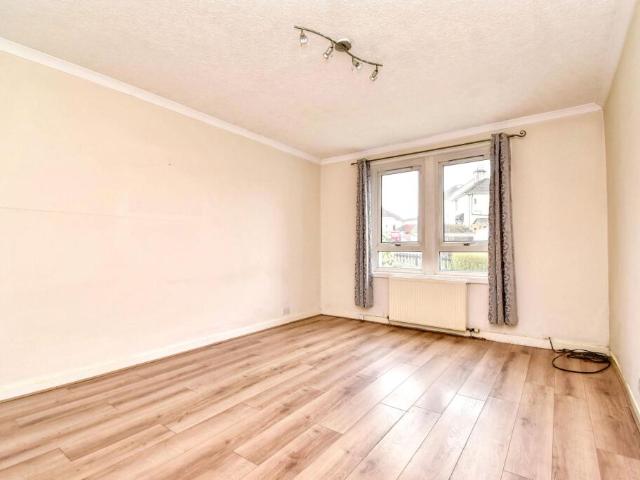 Flat for sale in Kilsyth, Scotland