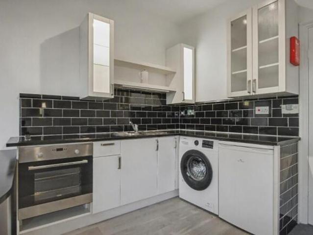 Flat for sale in Cat Hill, England