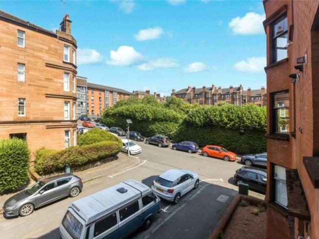 Flat for sale in Broomhill, Scotland