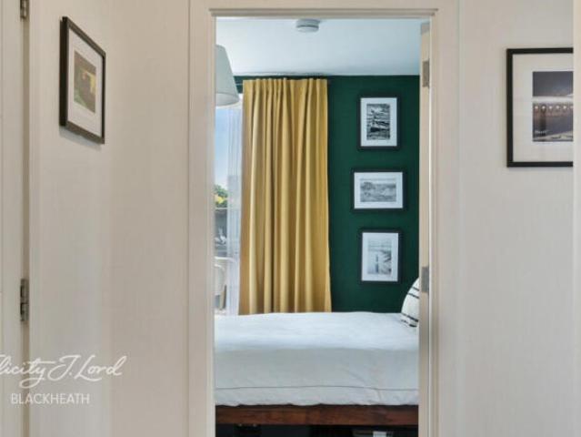 Flat for sale in Woolwich, Greater London