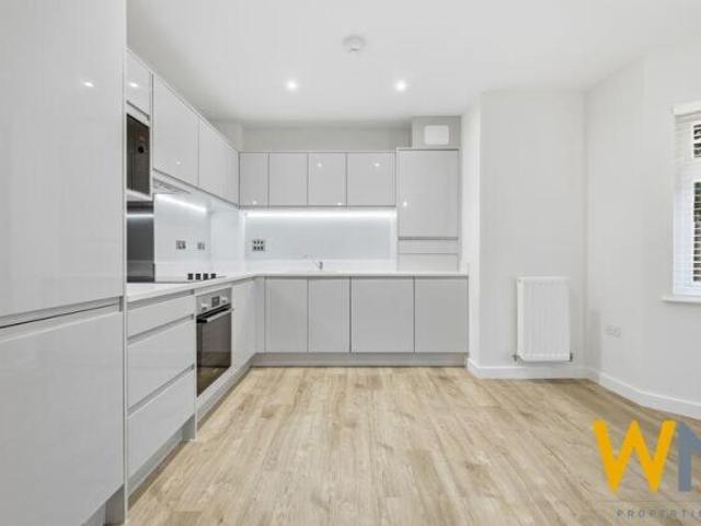 Flat for sale in Navestock Side, Essex