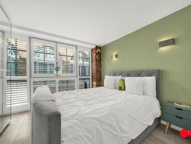 Flat for sale in Romford, Greater London