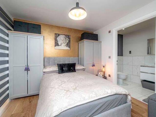Flat for sale in Folkestone, Kent
