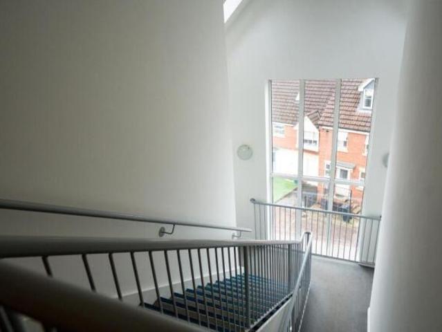 Flat for sale in Kingswood