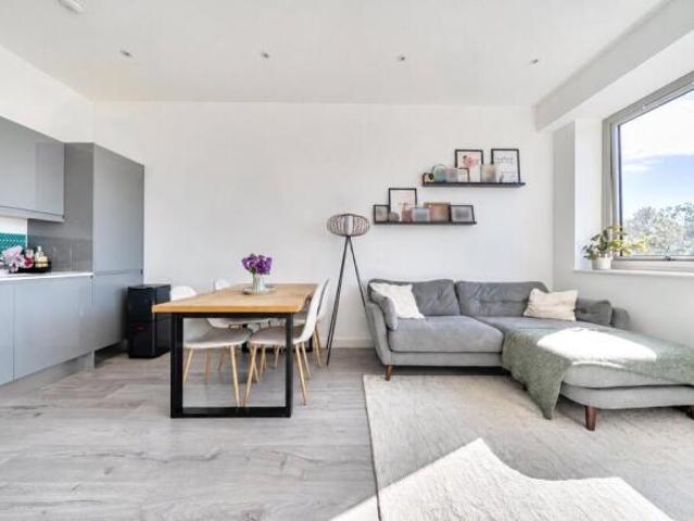 Flat for sale in Ladymead Retail Park, Guildford