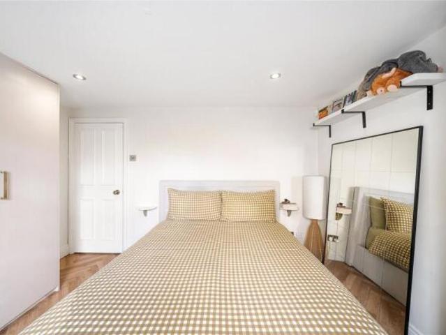 Flat for sale in Cat Hill